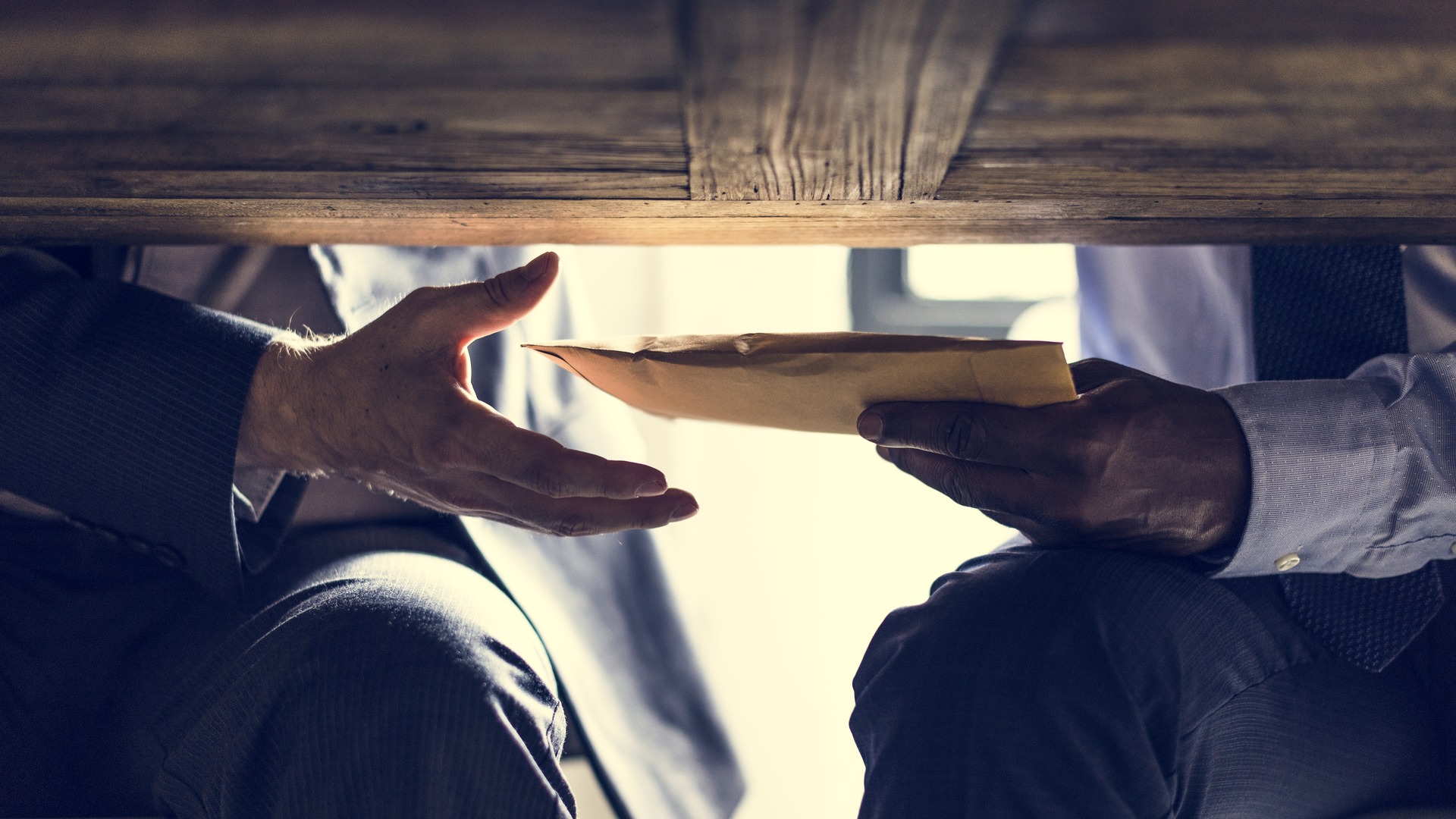 Захист викривачів корупції